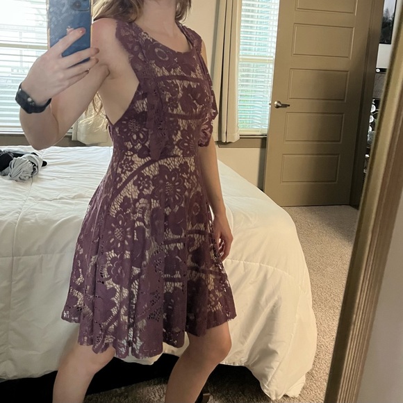 Purple lace dress - Picture 2 of 8